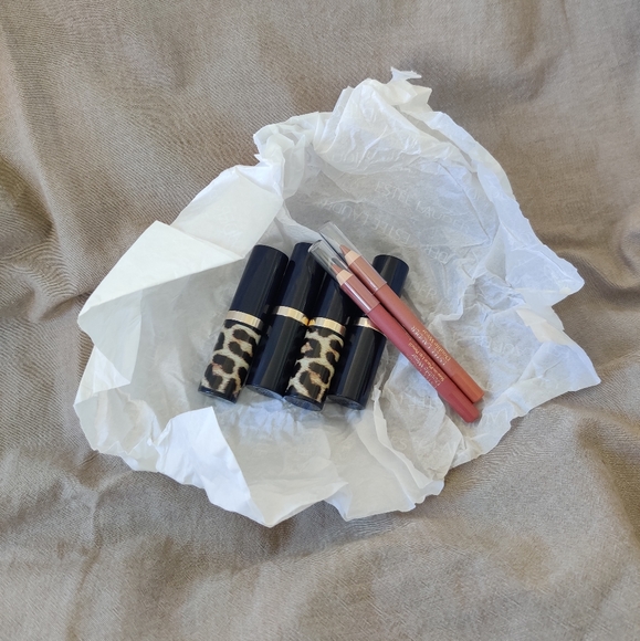 Estee Lauder Double Wear Stay-in-Place Lip Pencil - Nude - Picture 5 of 5